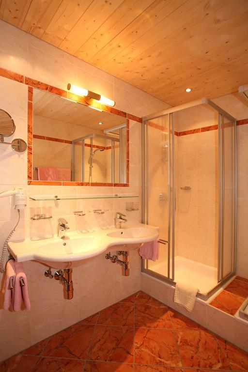 Hotel Silbertal - Almhuetten Sölden Rum bild