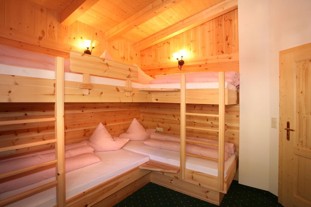 Hotel Silbertal - Almhuetten Sölden Rum bild